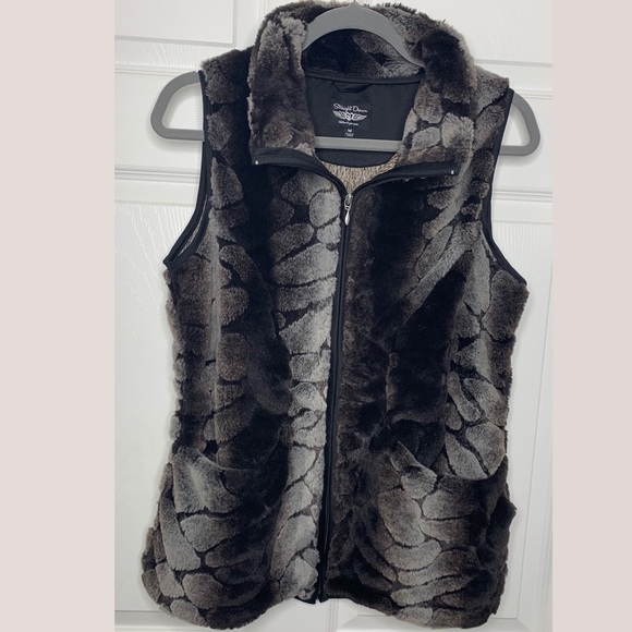 Straight Down Women’s United Golf Faux Fur Vest - Picture 1 of 7